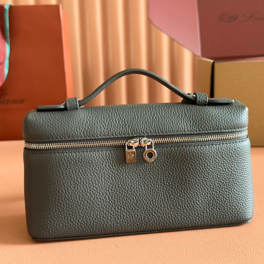 p1160💋💋💋【Original leather configuration counter complete set of packaging】 𝐋𝐨𝐫𝐨 𝐏𝐢𝐚𝐧@ Extra pocket L19 series handbag/crossbody bag, all steel, the most comfortable life is the undefined life, just like loro The material design of pian@ does not require complicated design styles. The simple and soft outline is elegant and durable, like an exquisite cosmetic case, which perfectly balances appearance and functionality. The leather is delicate and feels as soft as butter. The small bag has a large capacity. It is not only portable with a thin shoulder strap, but can also be worn cross-body. Sisters who have a special liking for minimalist style can buy it. It is simple and versatile. The simpler, the more different. Stars and Instagram celebrities are all planting it. There are two sizes of 19 cm and 27 cm. One is exquisite and casual, and the other is elegant and grand. Size: Small: length 19×width 7×height 12cm (